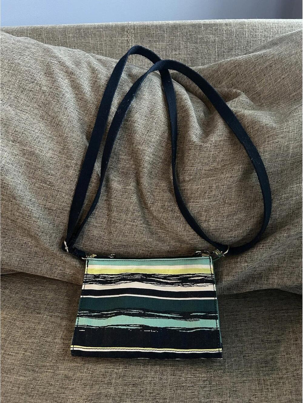 Thirty One Cross Town Crossbody Purse In Sea Stripe Pattern